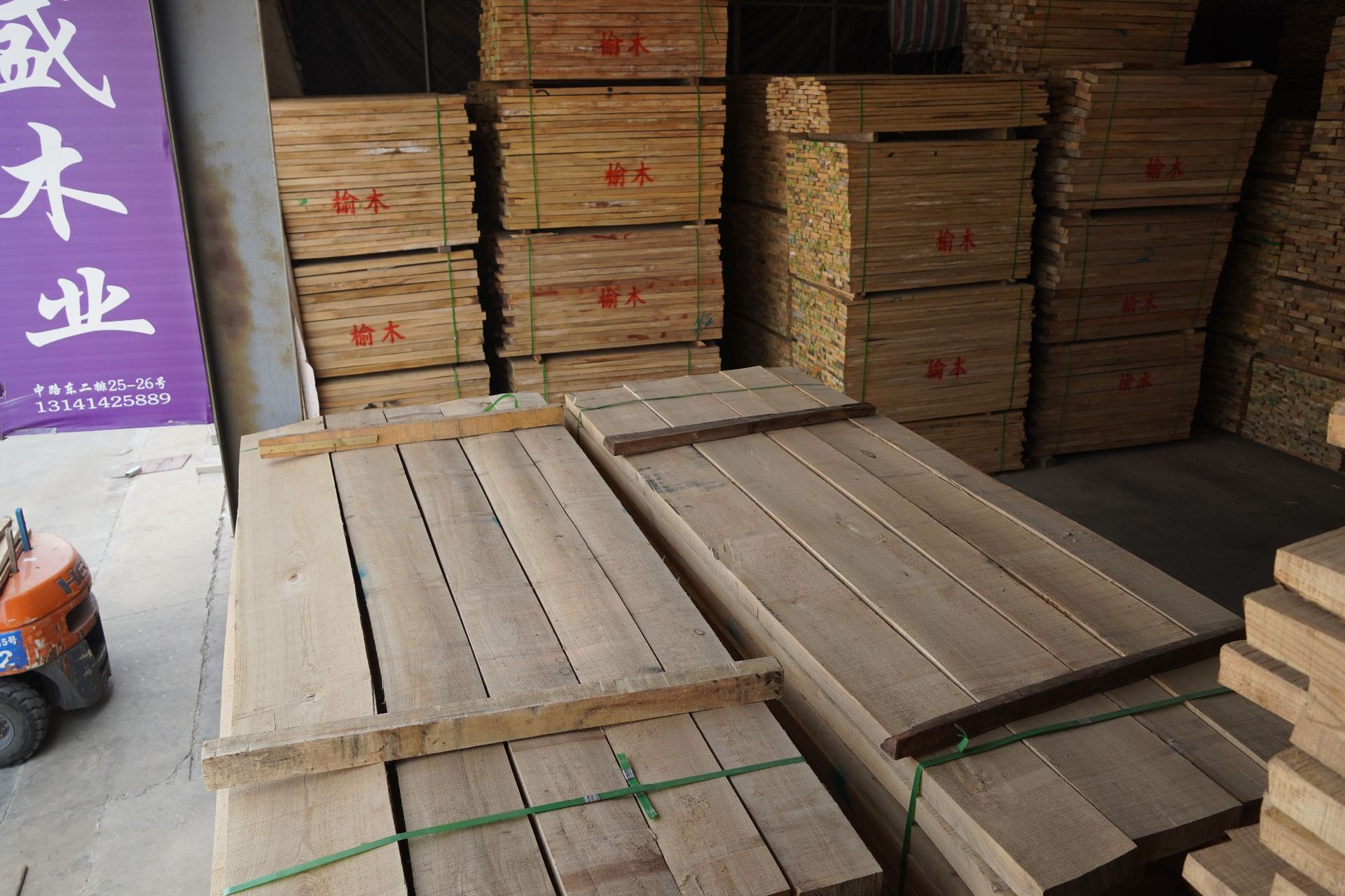 供应俄罗斯榆木板无疤无节进口实木线条家具材烘干现货