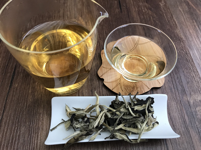 云南景谷月光白茶饼茶蜜香一芽一叶二叶357g白牡丹贡眉寿眉紧压茶