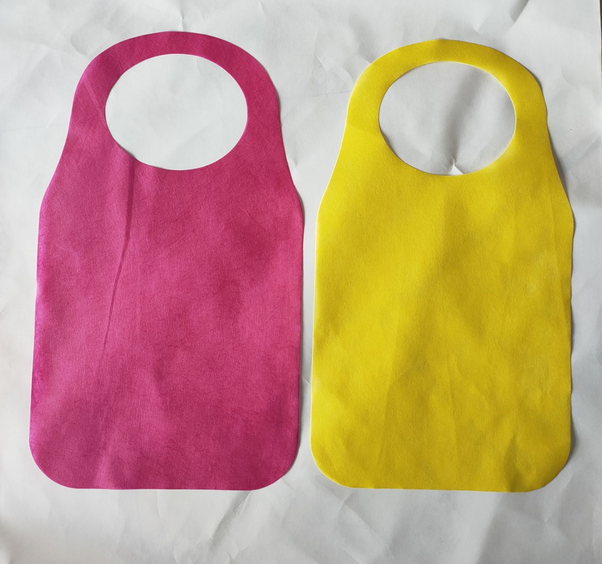 定制一次性无纺布围裙火锅龙虾店 定做无纺布围兜 可印logo防油