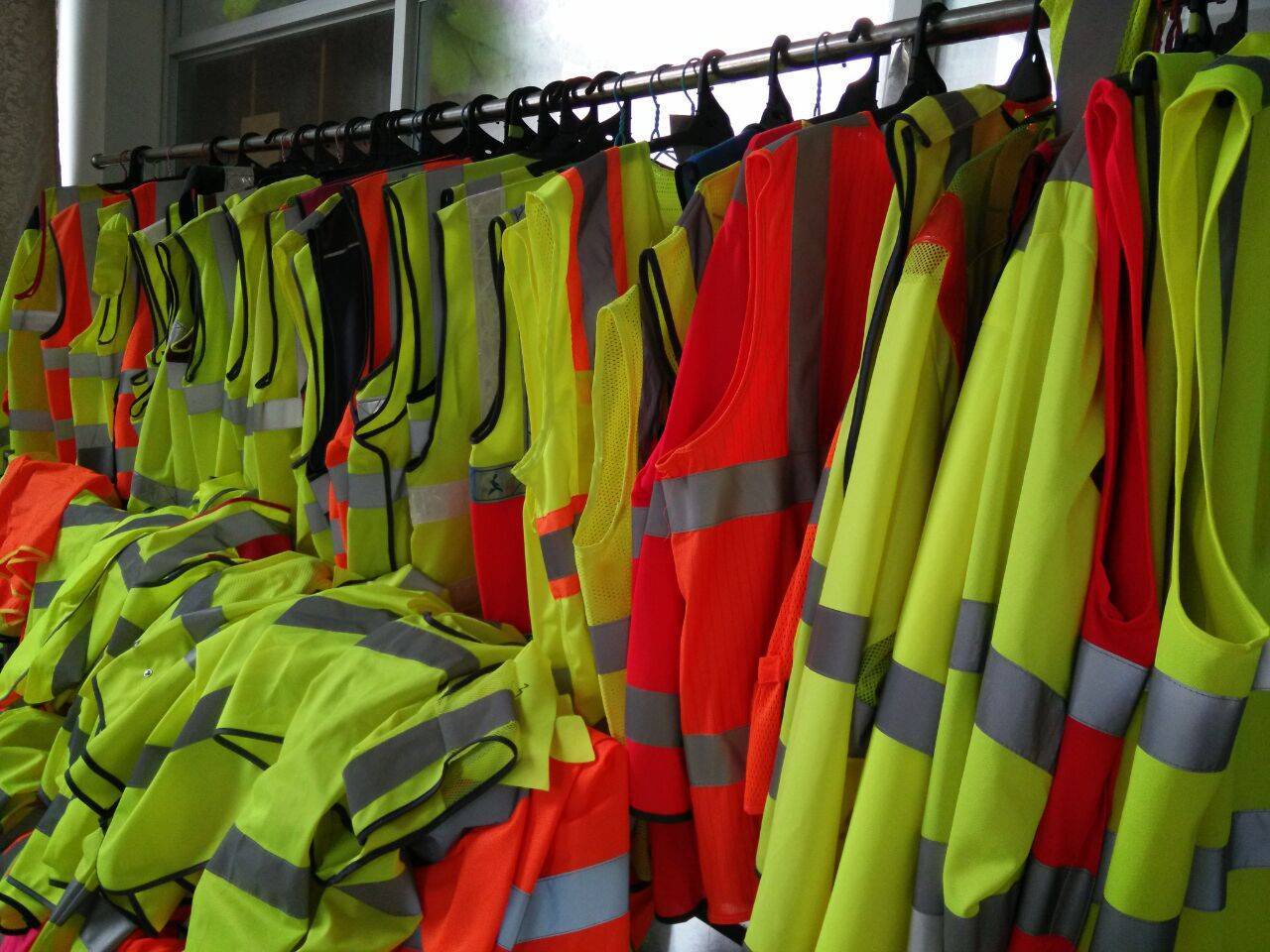 工厂反光背心加工定制反光衣马甲安全背心交通骑行发光荧光衣