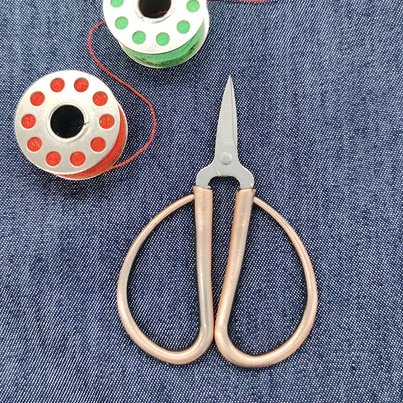 Pocket Mini Small Scissors Loose Thread Cutting Floral Scissors Embroidery Scissors Portable Small Scissors Iron Box Wholesale