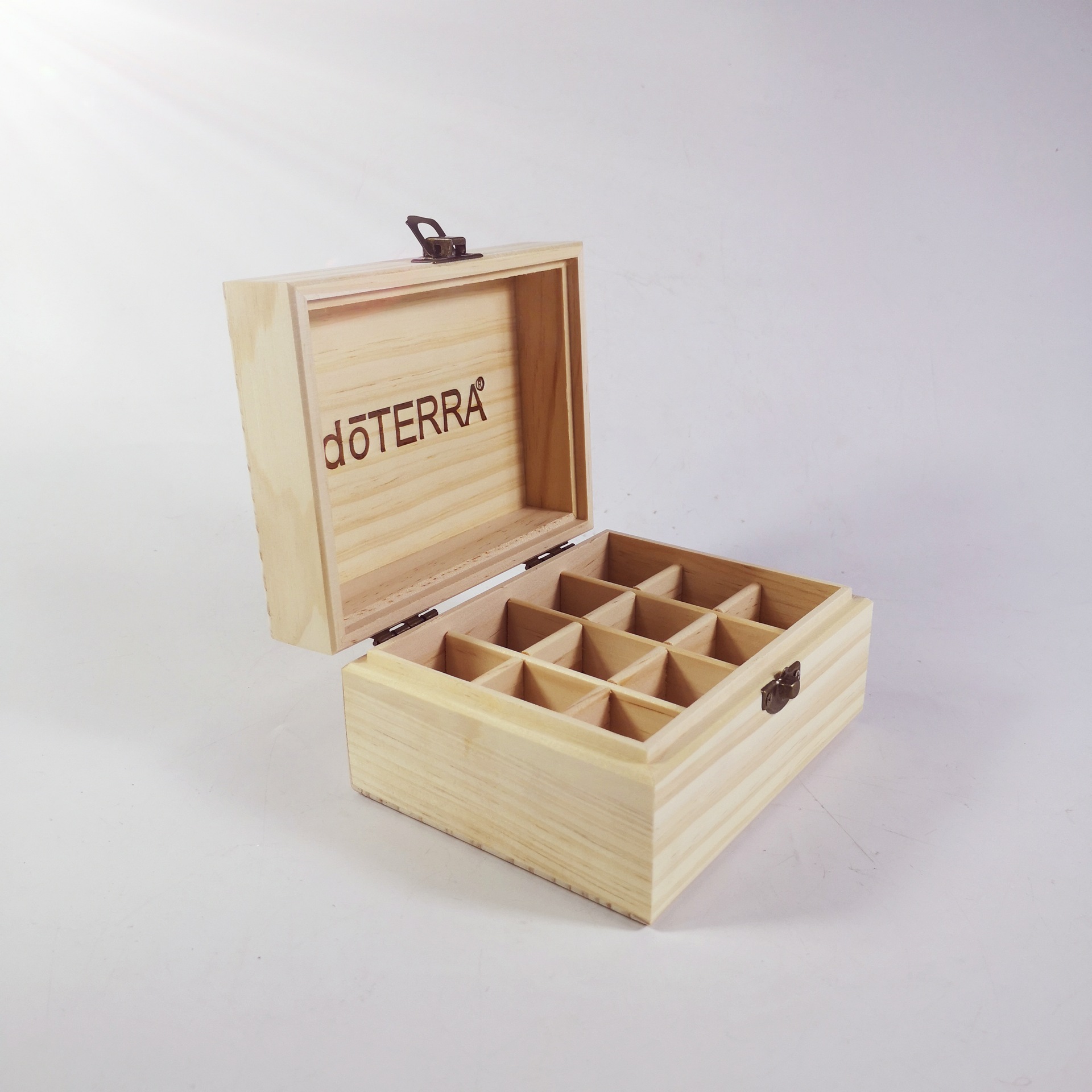 工厂现货多特瑞高档精油陈列木盒 新西兰松木精油展示12格木盒