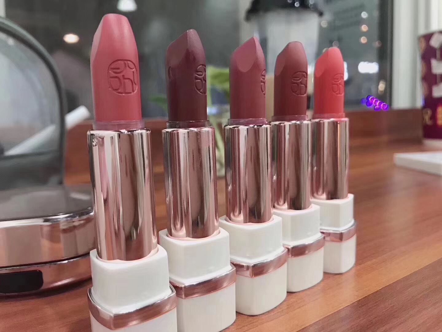 商品描述规格分类欧束口红颜色分类欧束口红成分原料葡萄籽油,橄榄,多