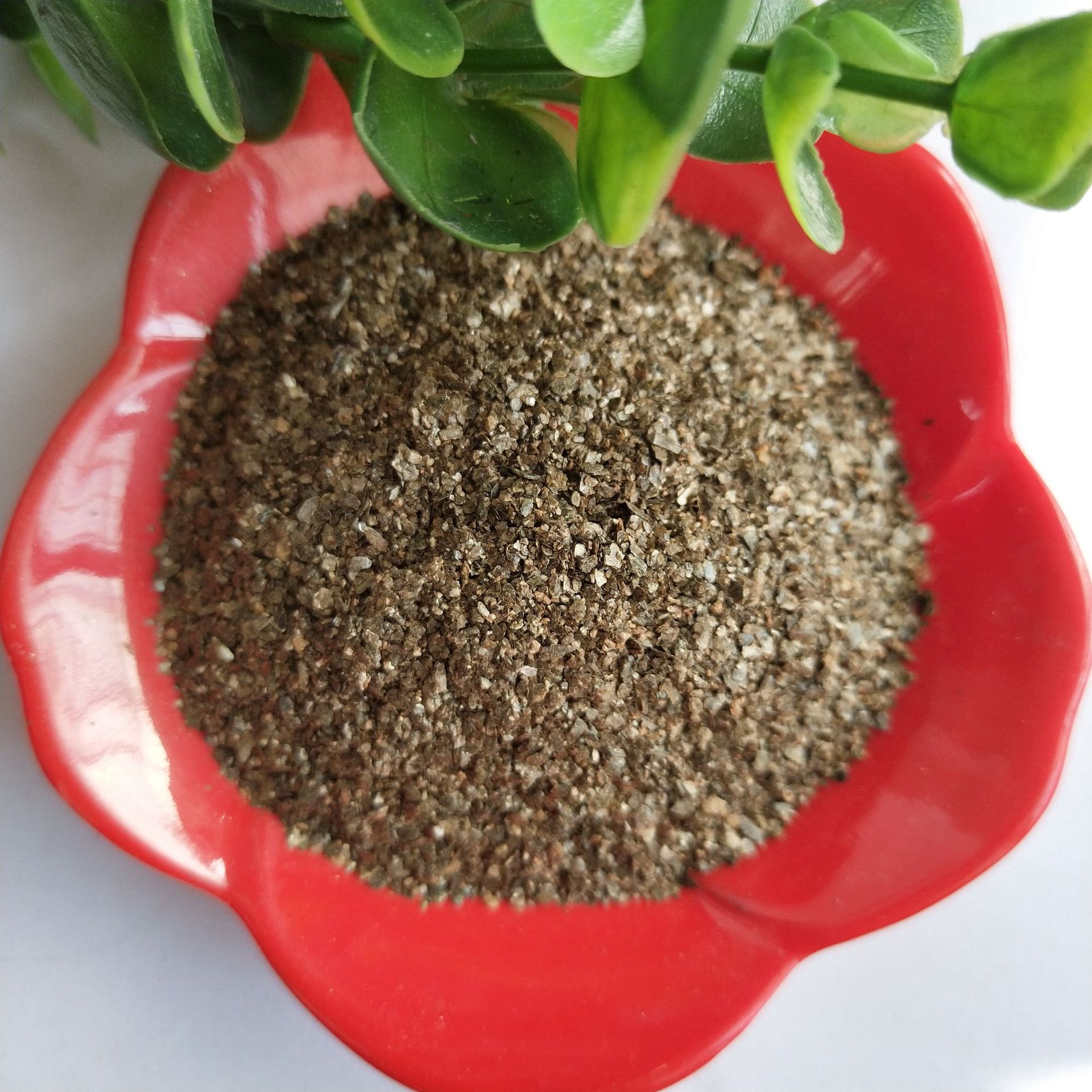 厂家直销生蛭石片 未膨胀蛭石保温覆盖剂防火涂料用3号4号5号蛭石