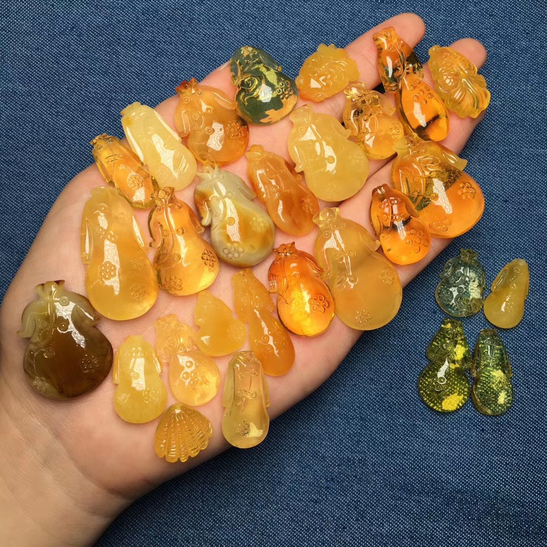 天然琥珀蜜蜡坠子 无杂裂蜡质浓郁题材多样 diy配饰搭配 厂家直销