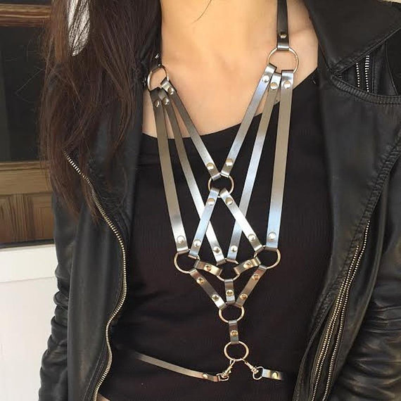 dzd外贸紧身服装配饰 欧美交叉束缚铆钉身体带