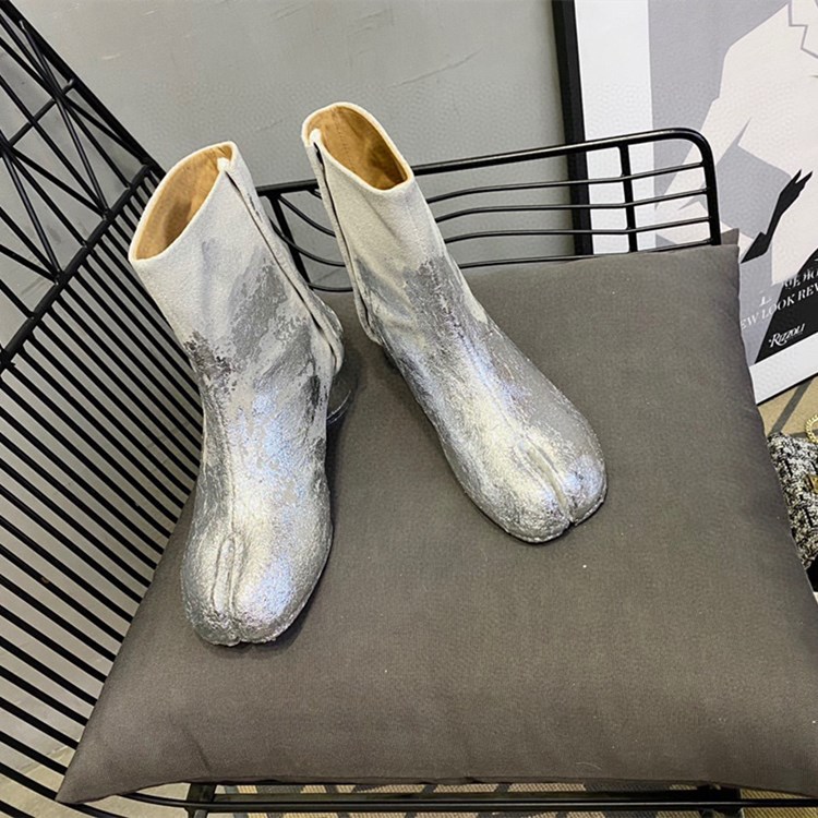 tabi羊蹄3cm跟分趾靴2020春秋真皮单靴粗跟短靴女mm6马蹄猪蹄鞋潮