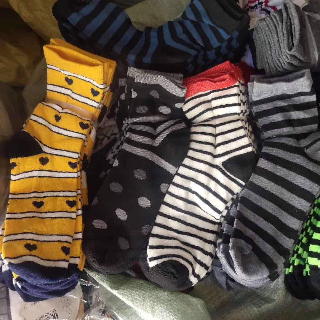 库存便宜男女袜子杂款中筒男女袜子摆摊袜子货源河北袜子批发