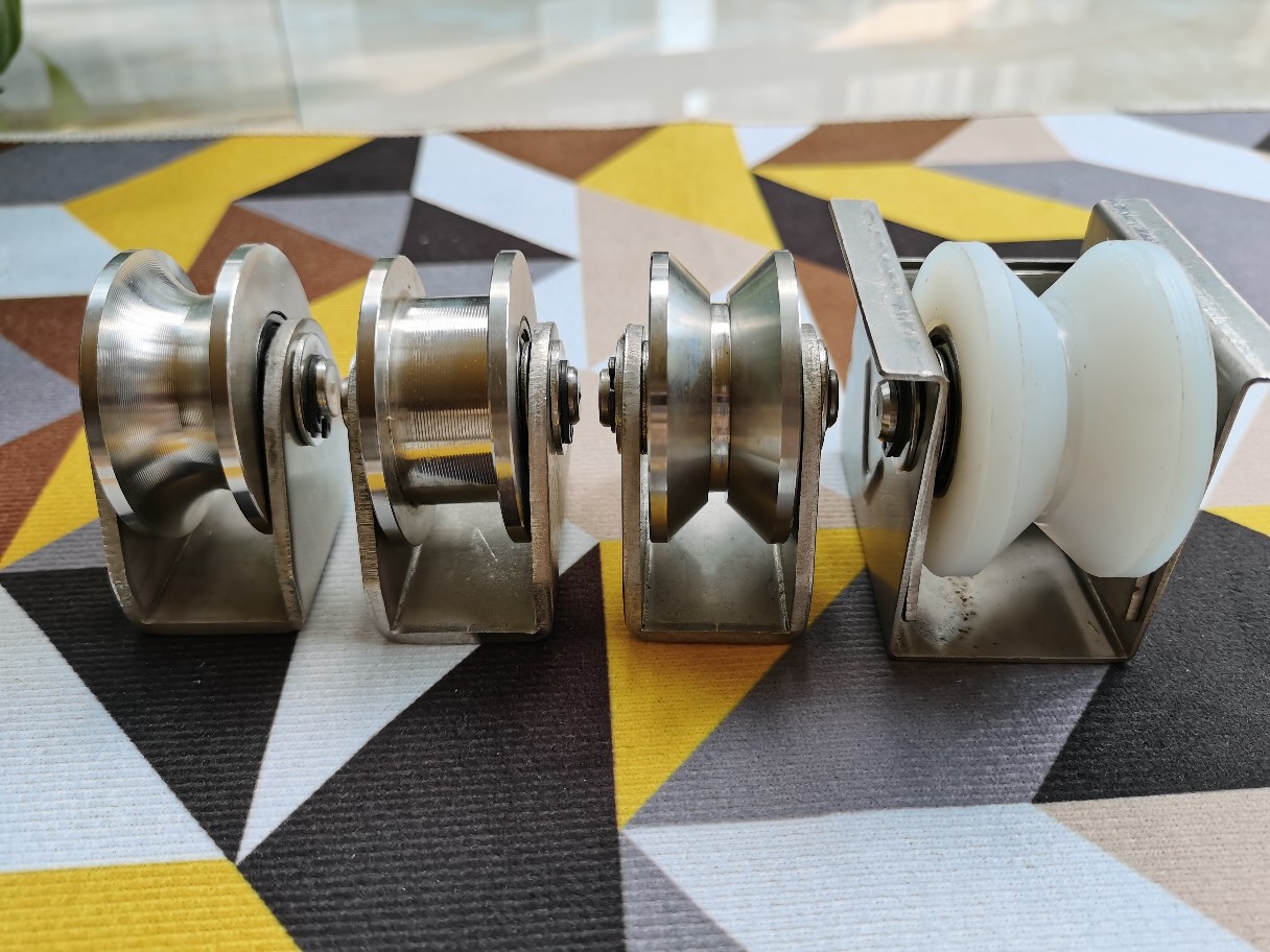 尼龙v型轨道轮移门吊轨滑轮推拉门滑轮起重轨轮门窗配件厂家直供