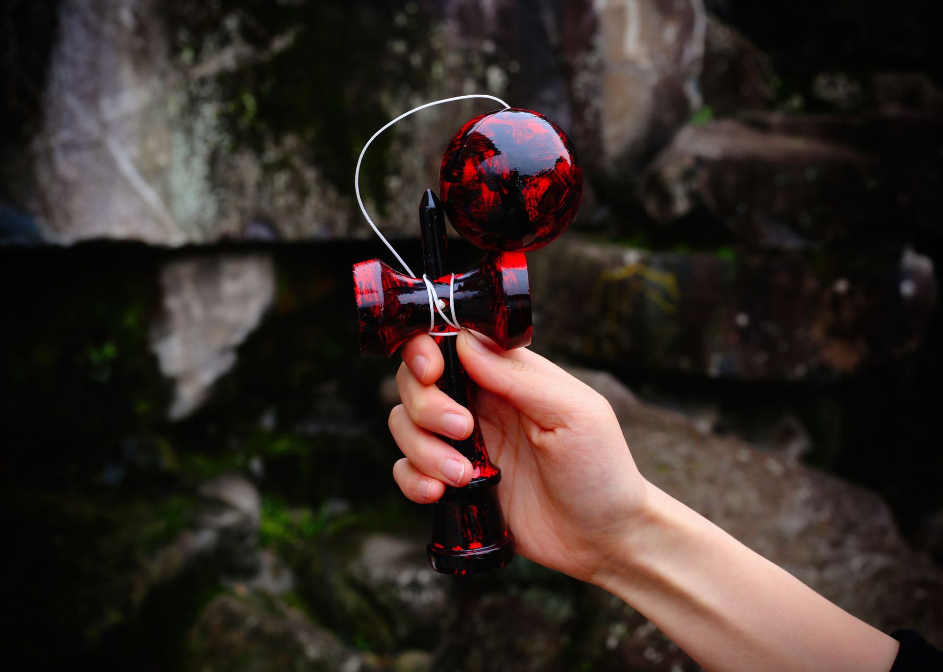 涂鸦红技巧球 木质 剑球 剑玉 kendama 肯大妈