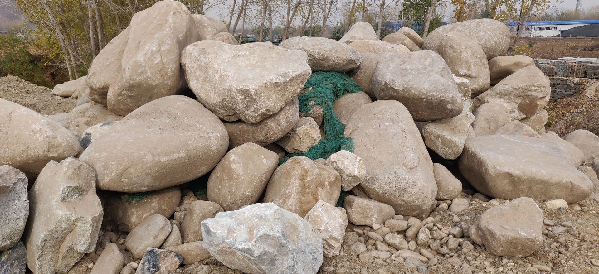 批发大块鹅卵石 庭院装饰造景石头公园摆放风景石河岸湖边河卵