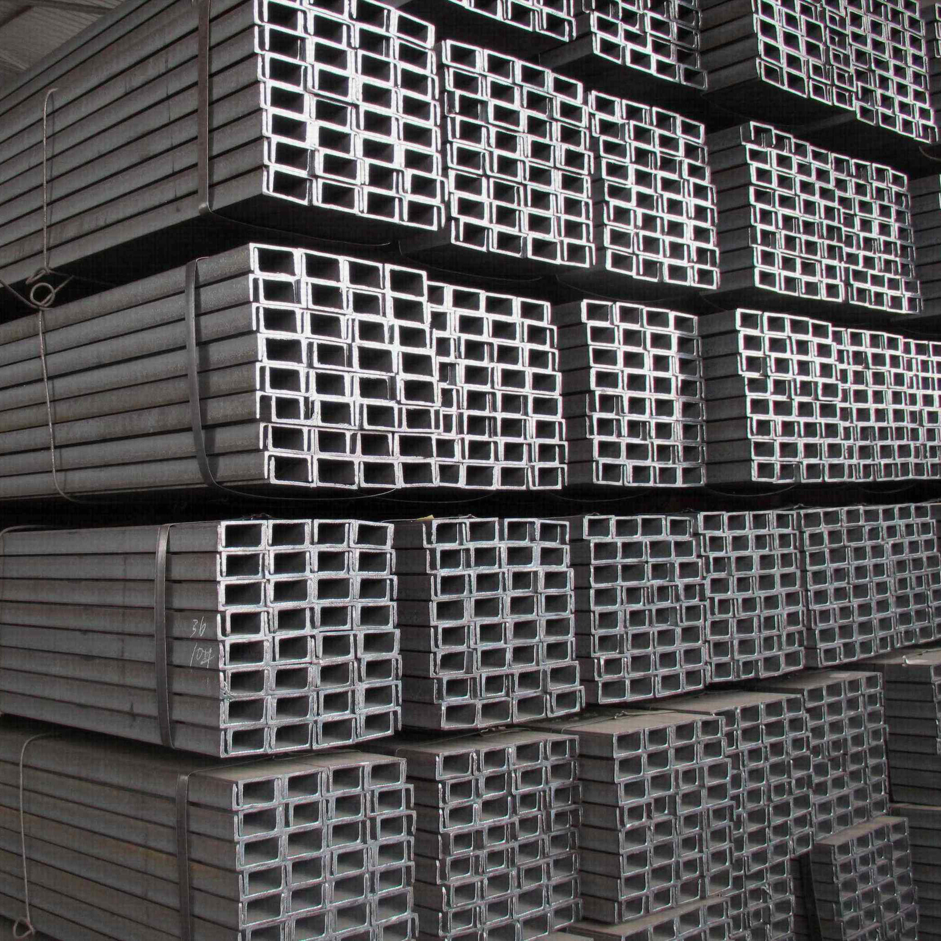 深圳镀锌槽钢厂家 轨道型材定制加工工程建材u型槽现货批发