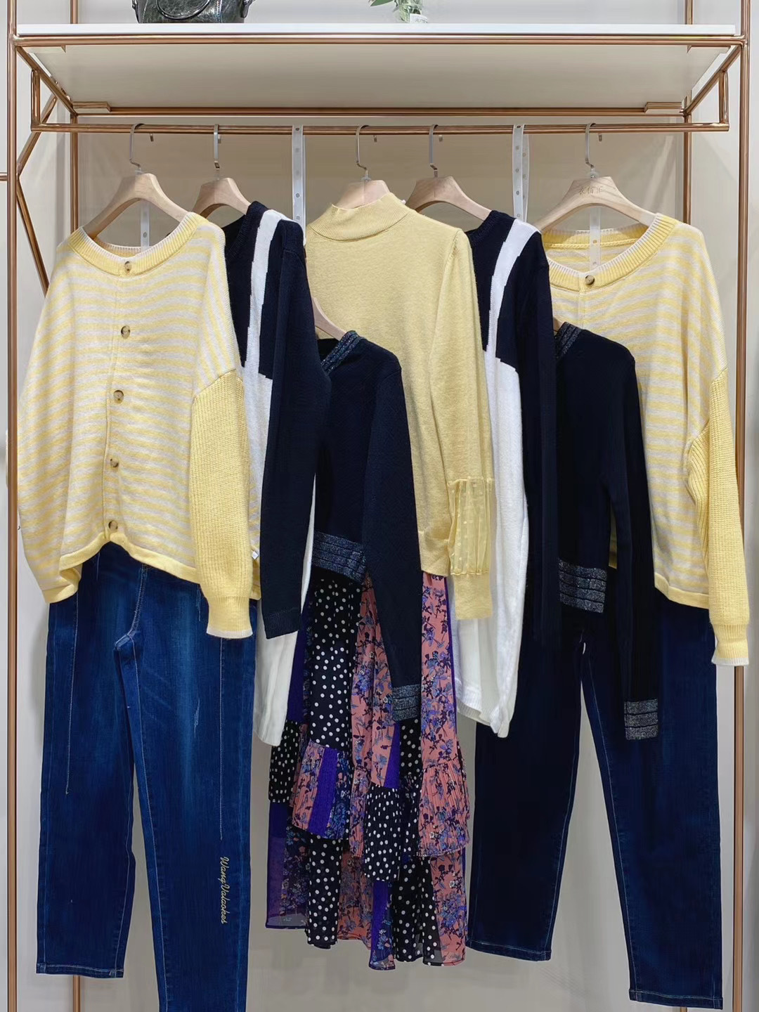 杭州日韩风《禾木》秋冬装毛衣品牌折扣女装尾货库存批发走份