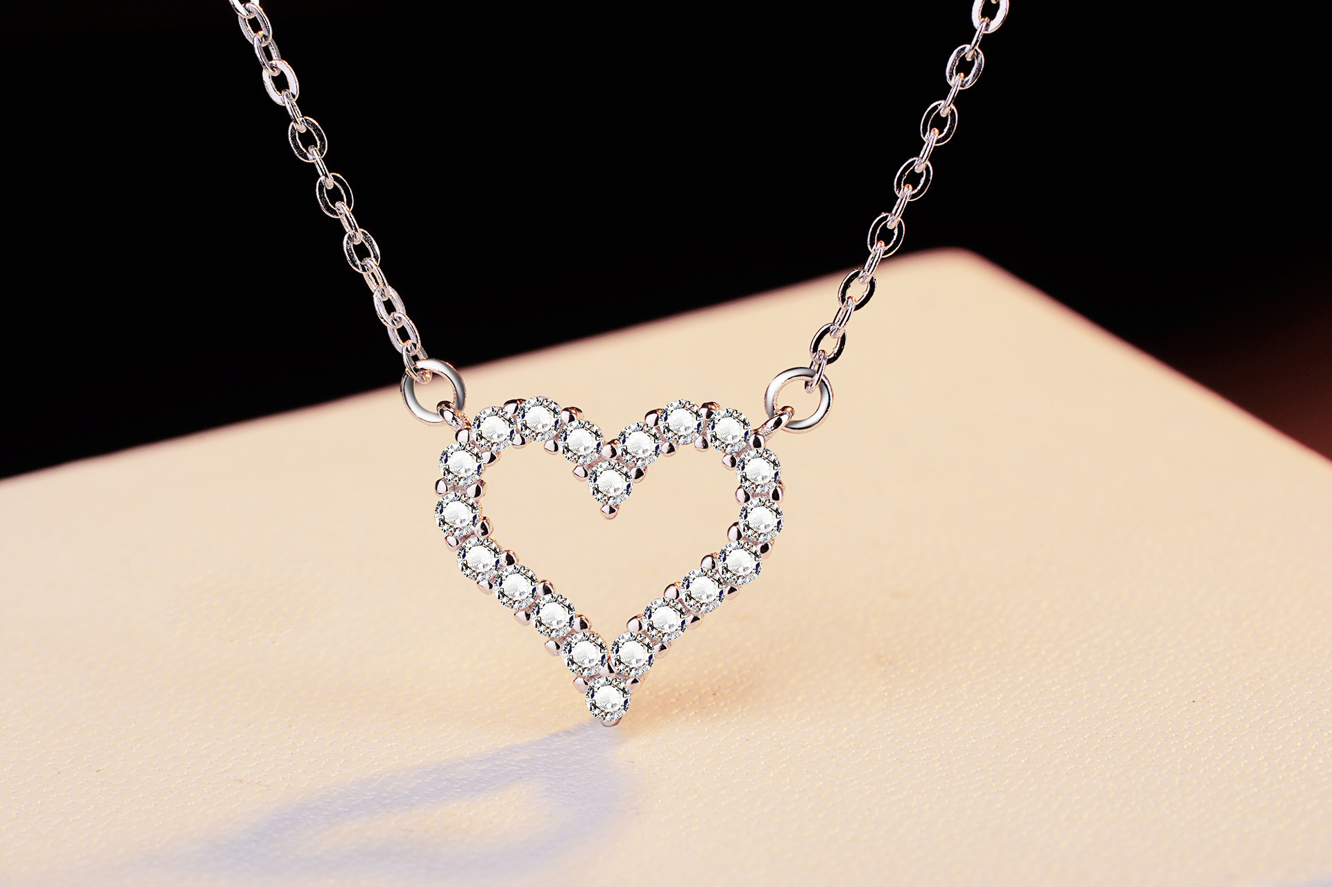 t家爱心永恒之心吊坠首饰生日送女友礼物银项链短款锁女锁骨链