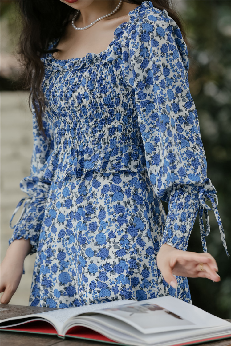 轻熟风方领长袖连衣裙过膝长款蓝色碎花假两件裙女秋