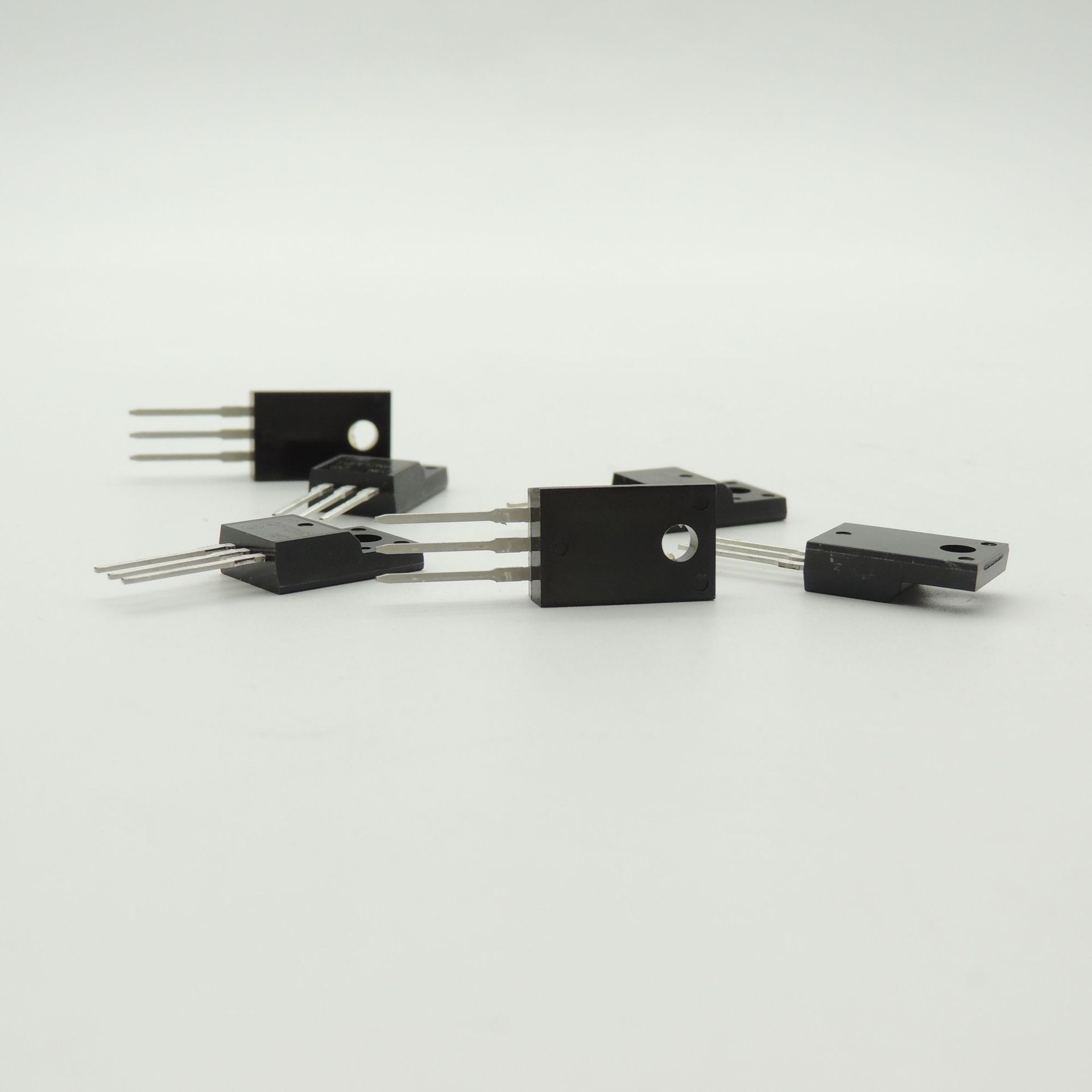 供应to-220f封装二极管 直插肖特基二极管 n沟道mos管 三极管