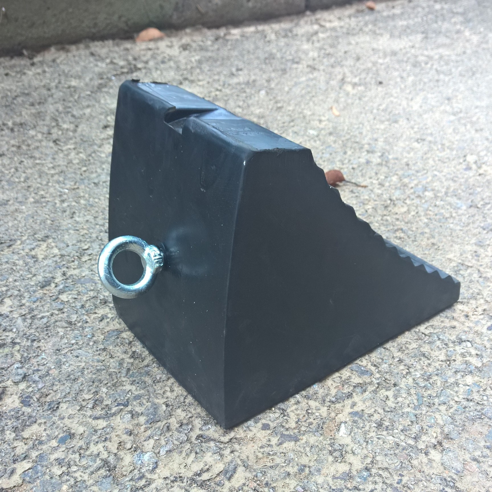 厂家直供 交通设施橡胶车轮止退器停车挡车器阻车器三角木止滑器