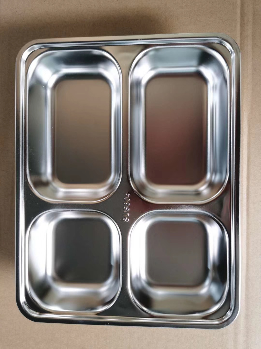 304食品级不锈钢分餐盘工厂食堂饭店学校配盖配密封汤碗分餐盘