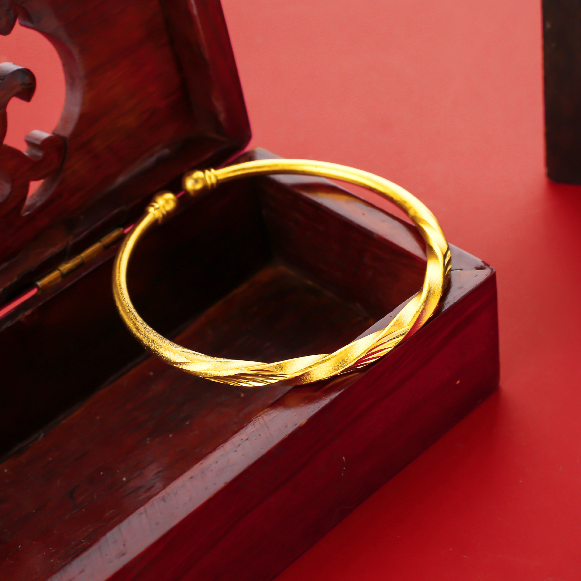 越南沙金女款螺纹喷砂开口手镯 仿黄金色纯黄铜镀金饰品可代发