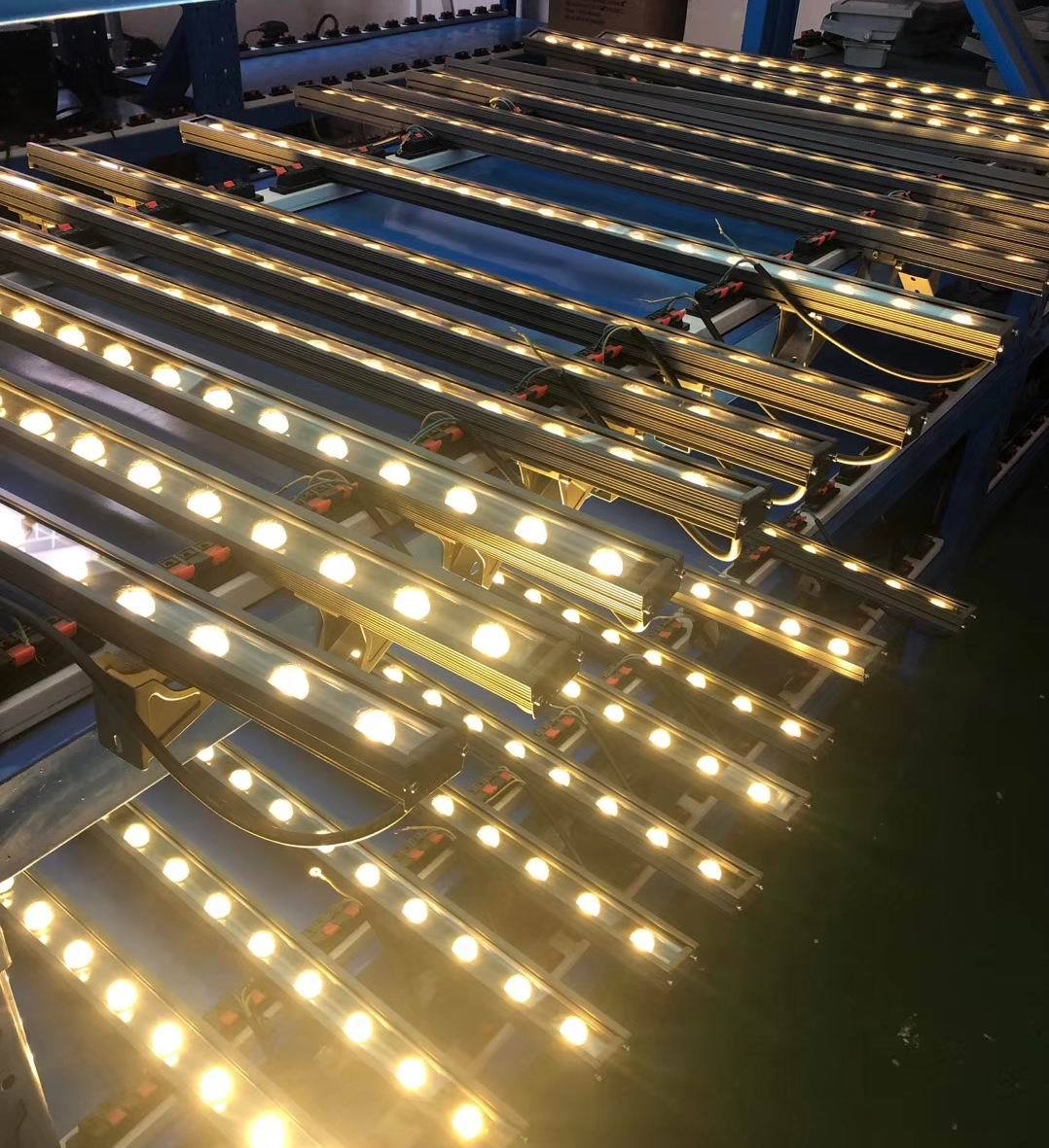 楼体亮化48w72w单色七彩线型投光灯rgbdmx512外控洗墙灯led洗墙灯