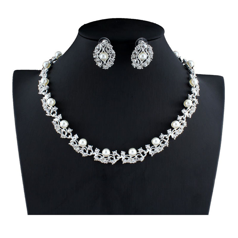 Europe and America Creative Bridal Jewelry Fashion All-Match Dignified Hollow Pearl Necklace Two-Piece Earrings Set in Stock Wholesale