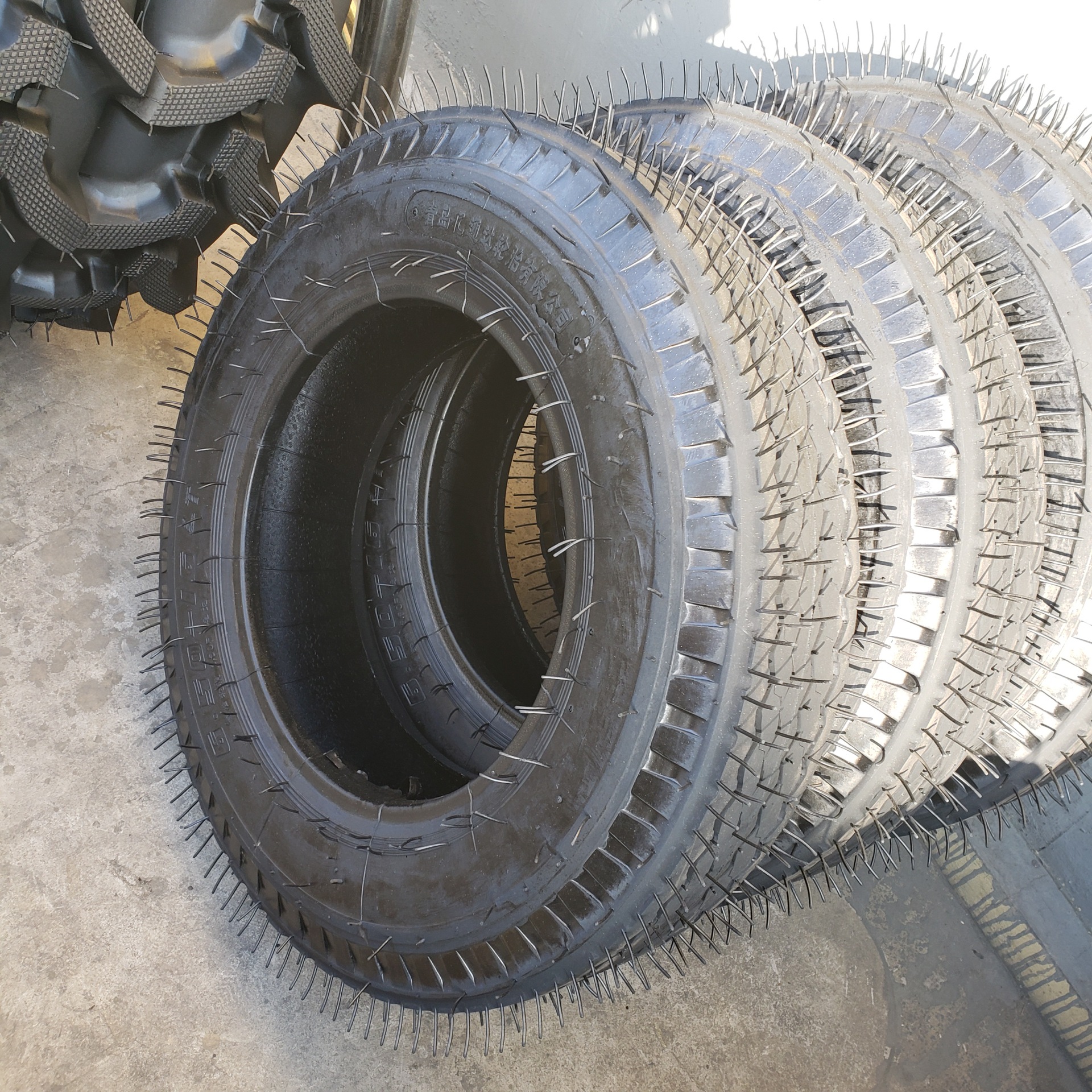 厂家便宜供应经济型700-16农用三轮车轮胎