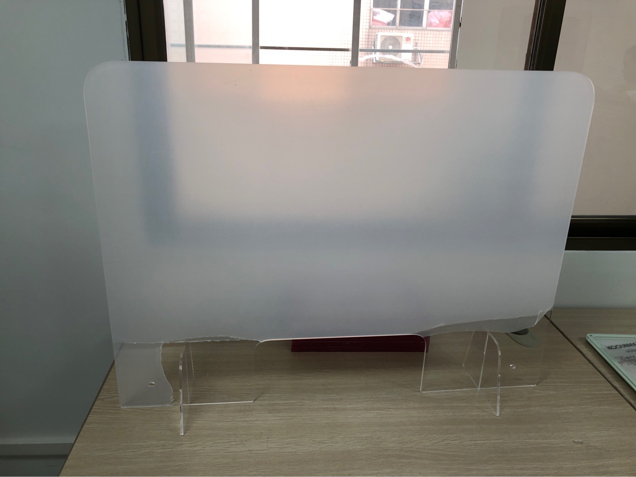 亚克力防飞沫隔离挡板美甲店美容店前台柜台收银台银行防疫挡板
