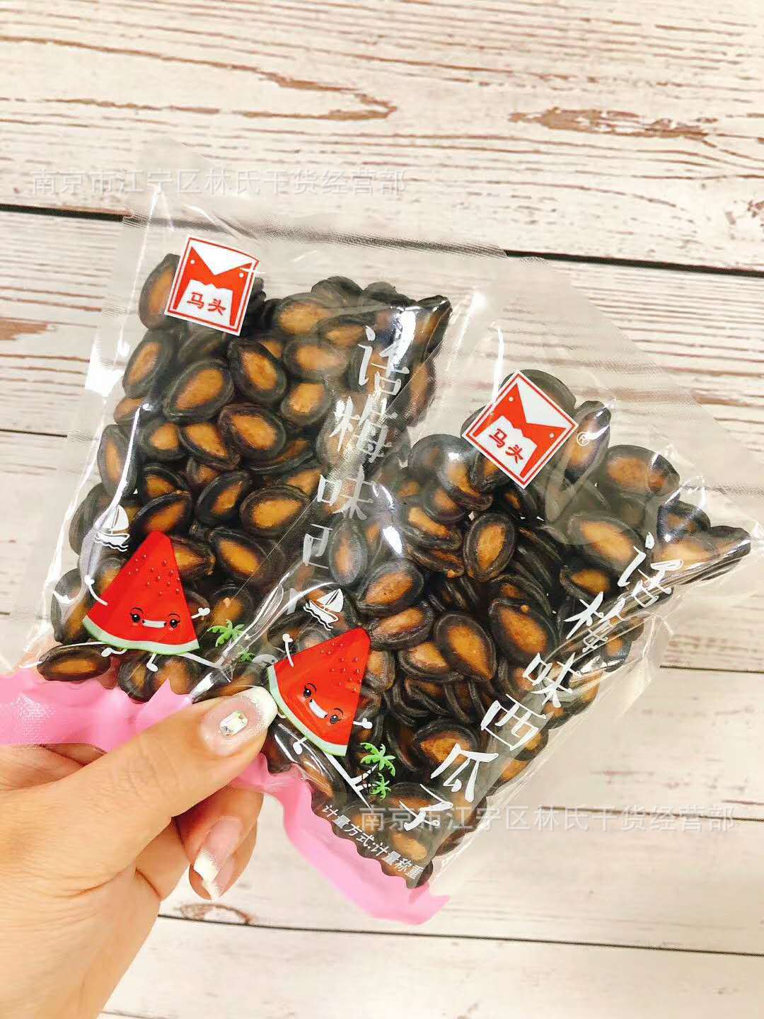 因为薯片饼干类是易碎品,我们会尽量包装好的,但是毕竟走快递,发物流