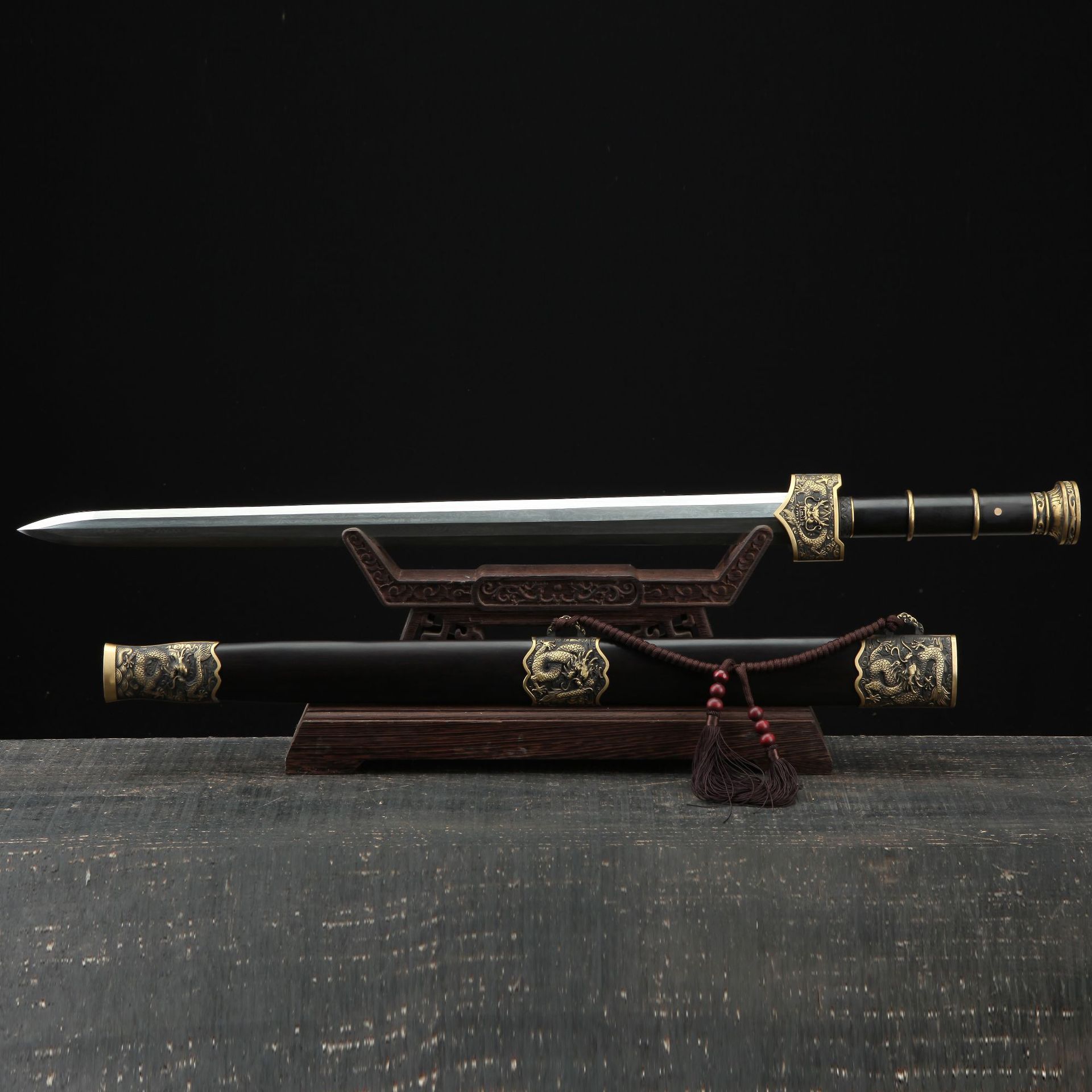 龙泉市刀剑花纹钢烧刃汉剑一体手工锻打黑檀木春秋剑硬宝剑未开刃