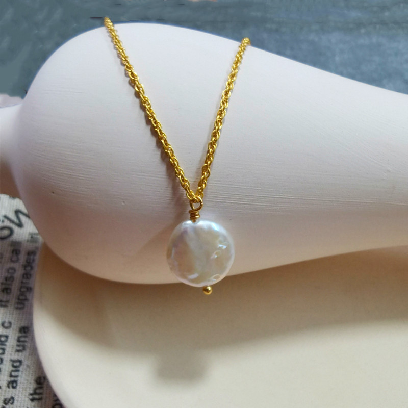 European and American Retro M Refined and Simple Classic Small round Slice Freshwater Pearl Necklace 18K Golden Clavicle Chain Female Necklace Jewelry
