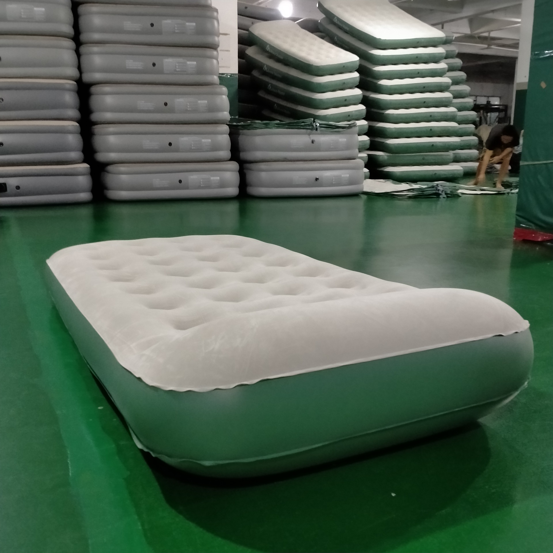 pvc充气床垫 植绒户外野营气垫床 28洞带枕头床垫单人充气床