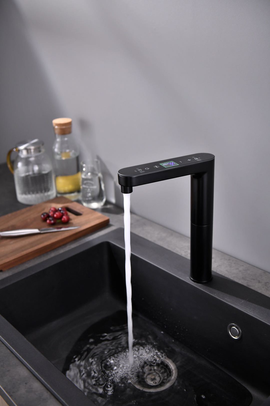 感应智能水龙头数显厨房面盆无零触碰恒温自动冷热家用医用可旋转