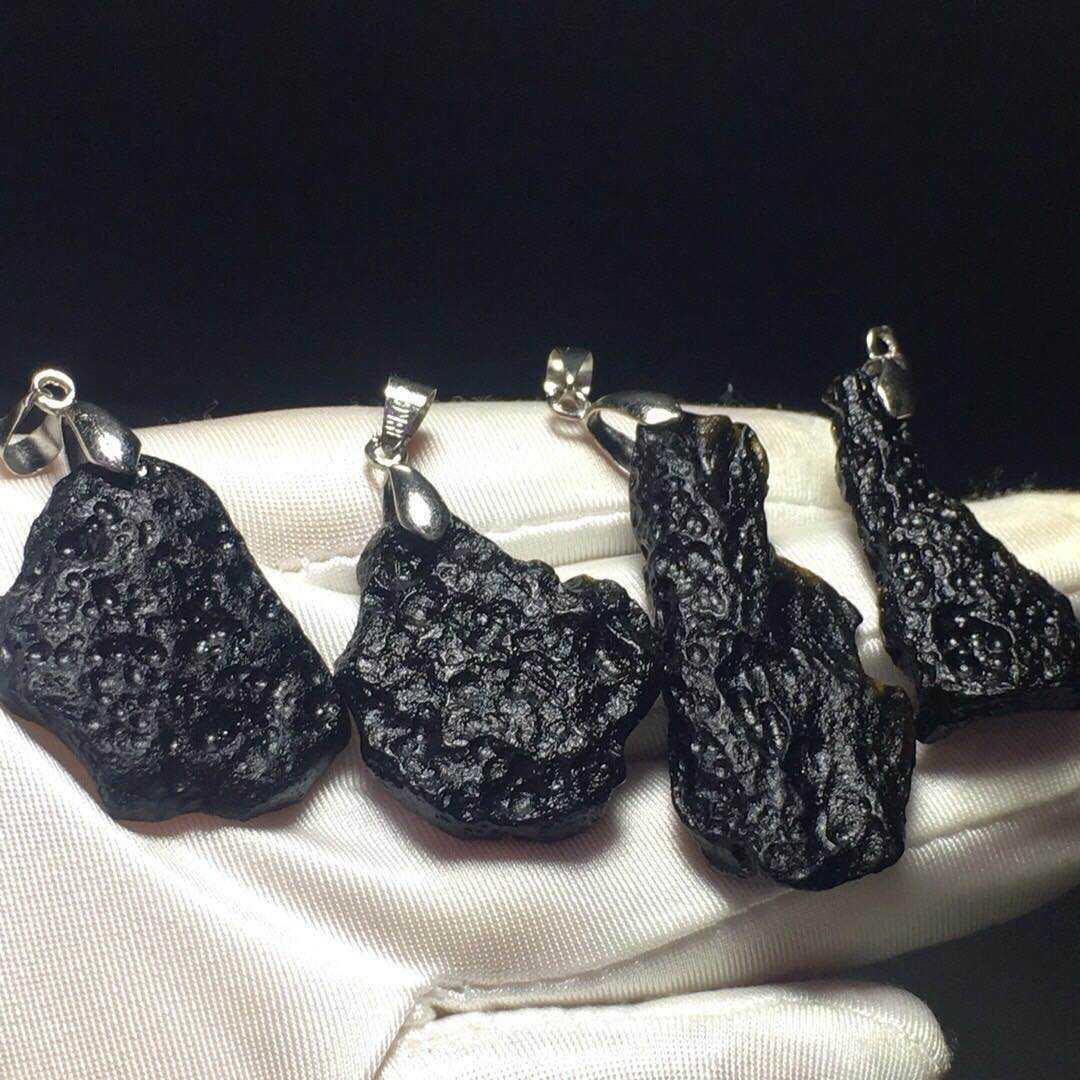 天然陨石 雷公墨玻璃陨石 吊坠