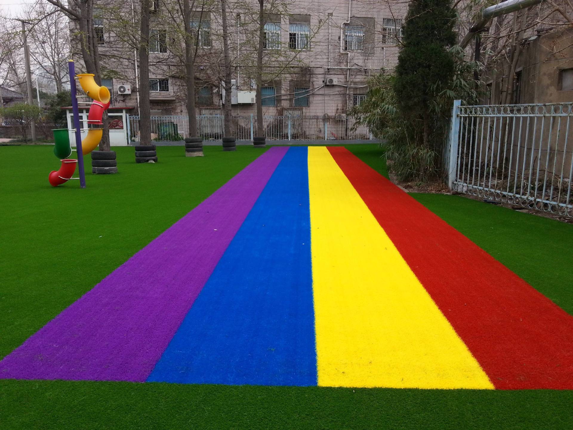 仿真人造草坪地毯幼儿园彩色草坪足球场草坪婚礼户外屋顶装饰草皮