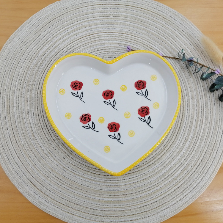 陶瓷餐具工厂直销高温釉下彩手工彩绘8寸心型烤盘