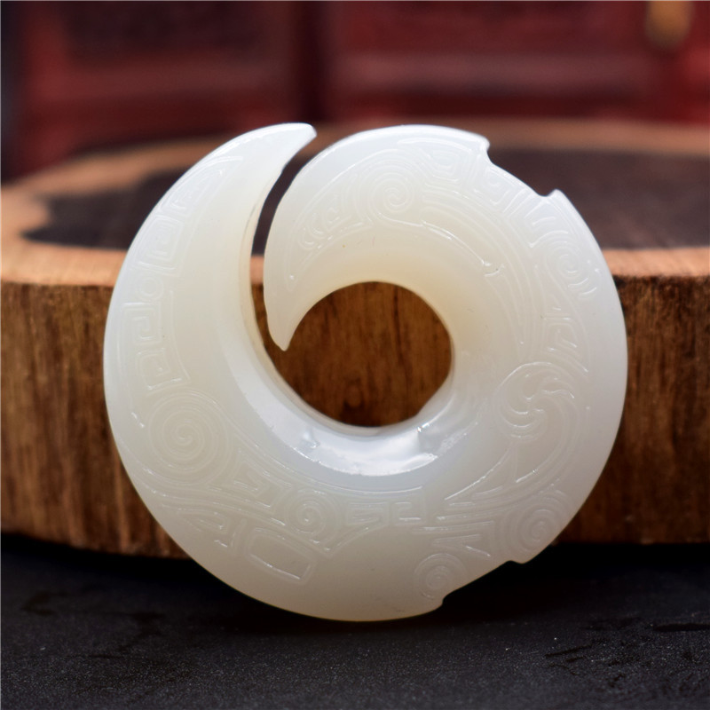 厂家仿新疆和田玉吊坠男女款外蒙料毛衣链配饰玉石批发