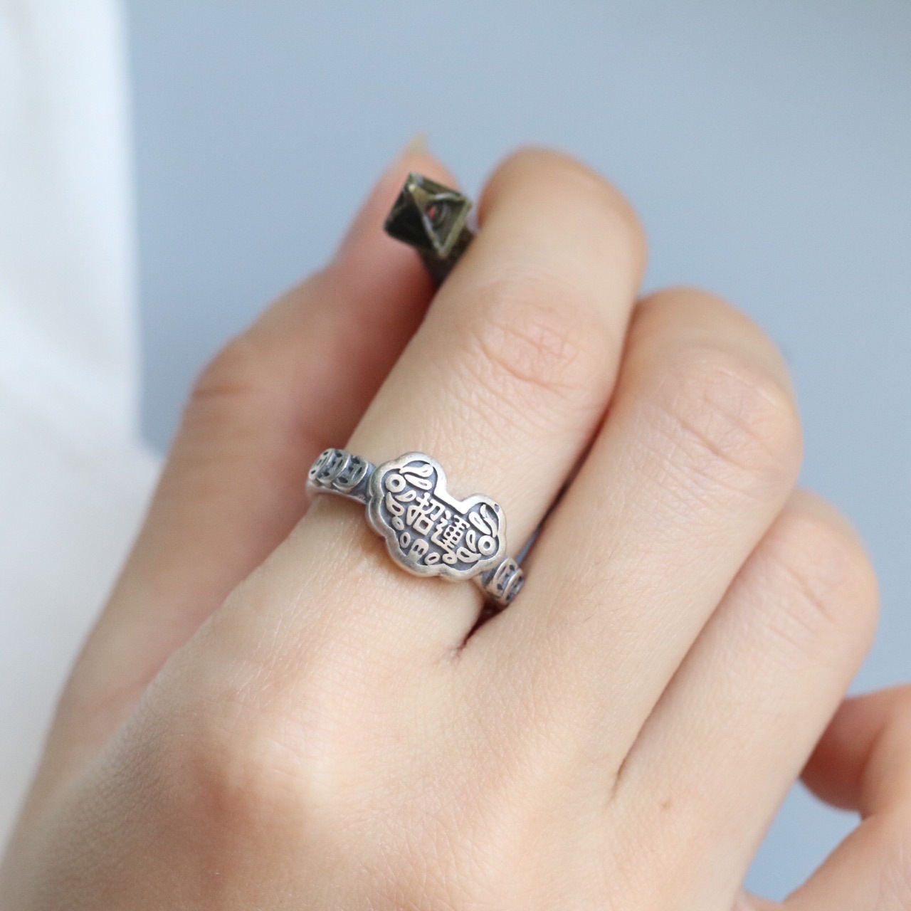 s925纯银如意锁戒指 女生复古风个性百搭钱币食指环 活口设计戒子