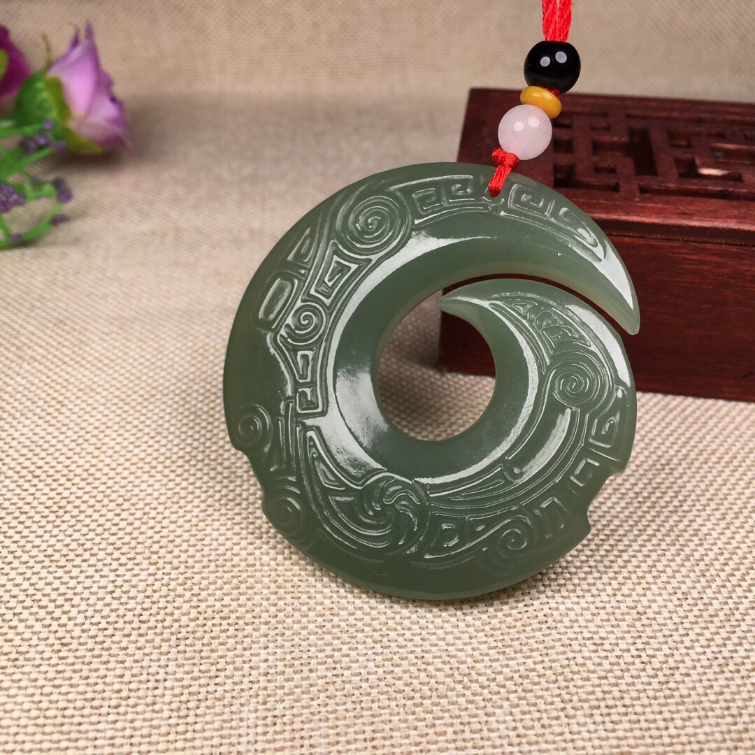 青海料和田玉油青色轮回吊坠男女款双面雕刻仿古玉时来运转平安扣