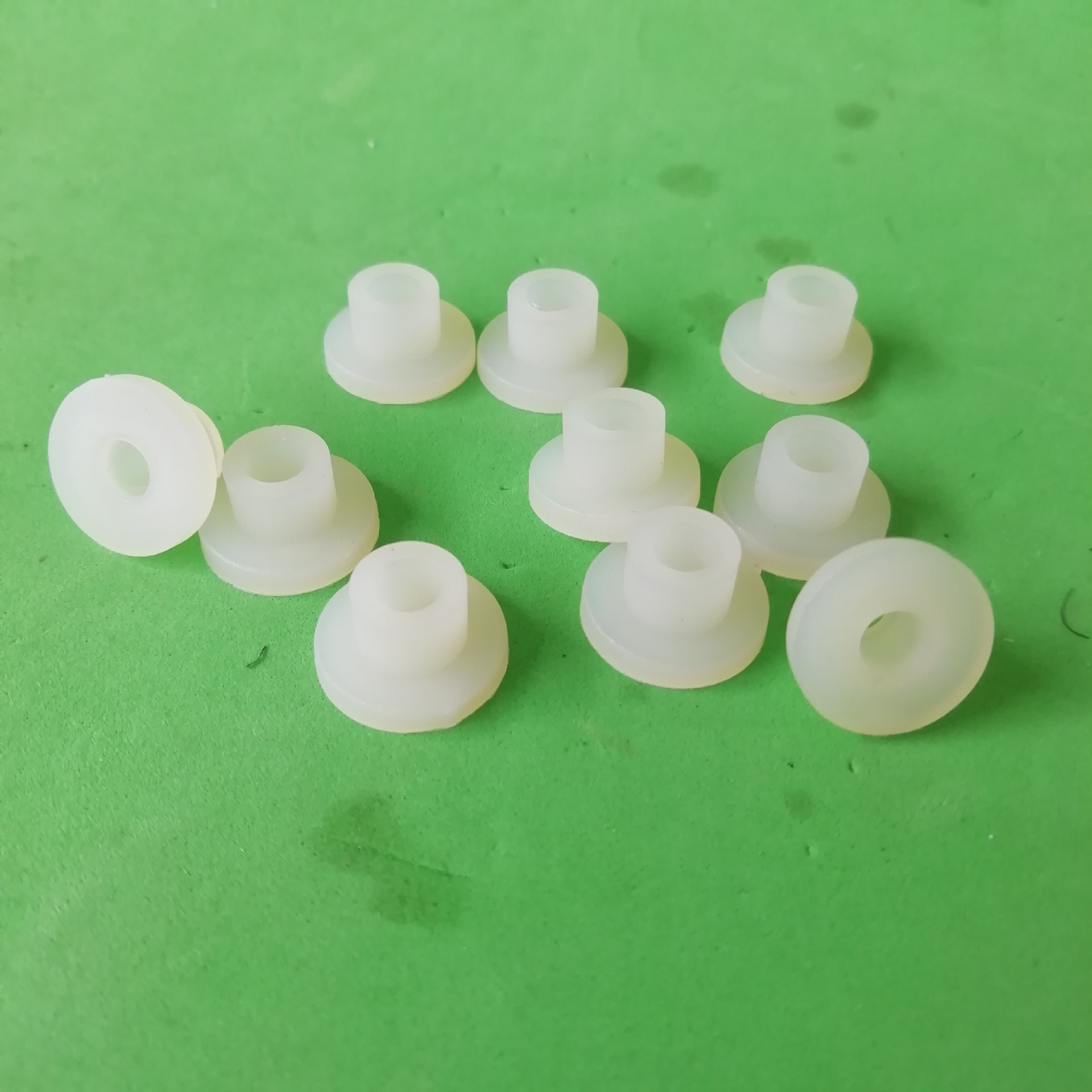 【现货】厂家直销尼龙66通孔胶套(绝缘套)硬质塑料螺丝隔套本色