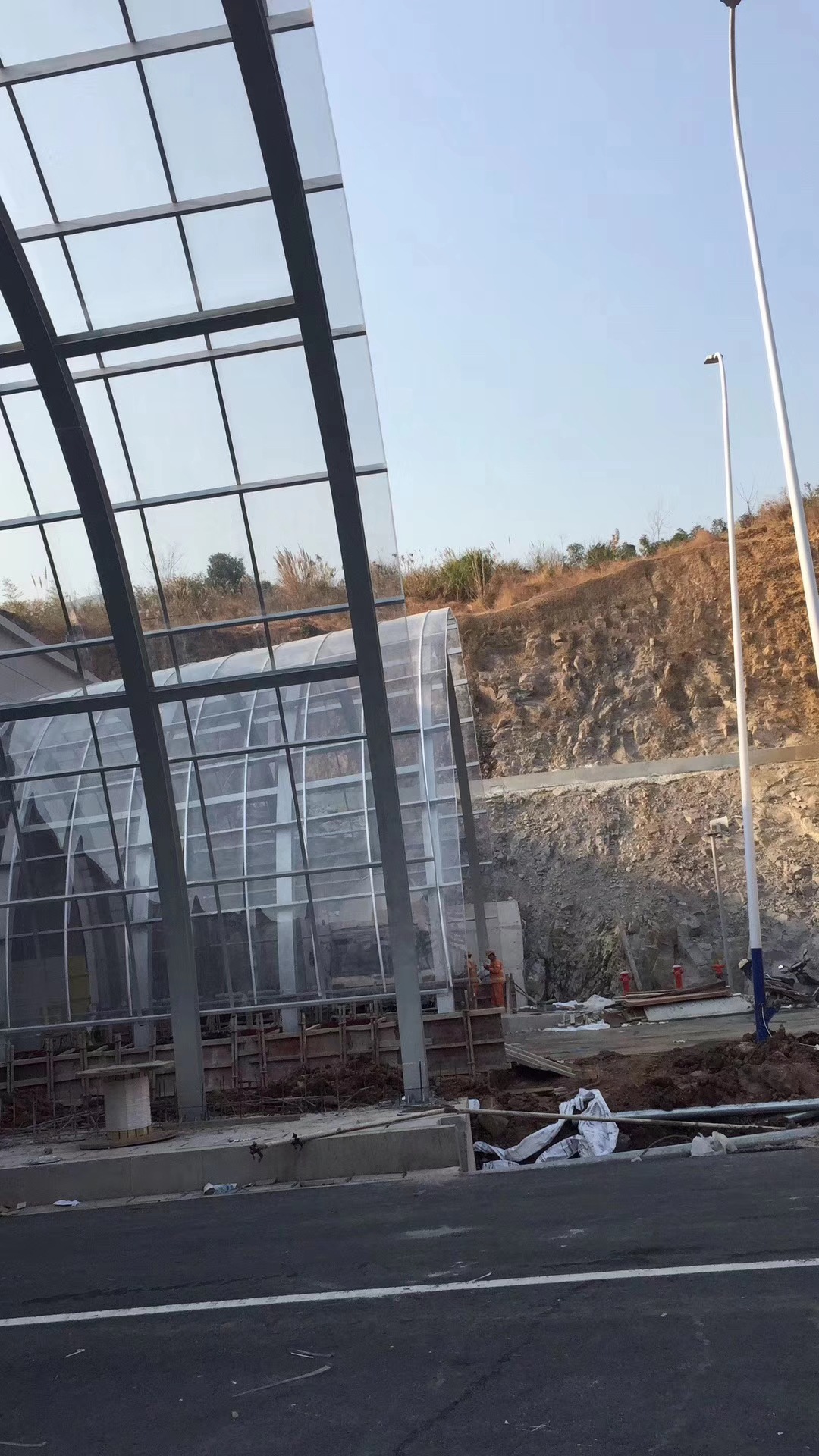 重庆高速隧道出入口减光顶棚耐力板阳光板钢结构车棚厂房屋面造价