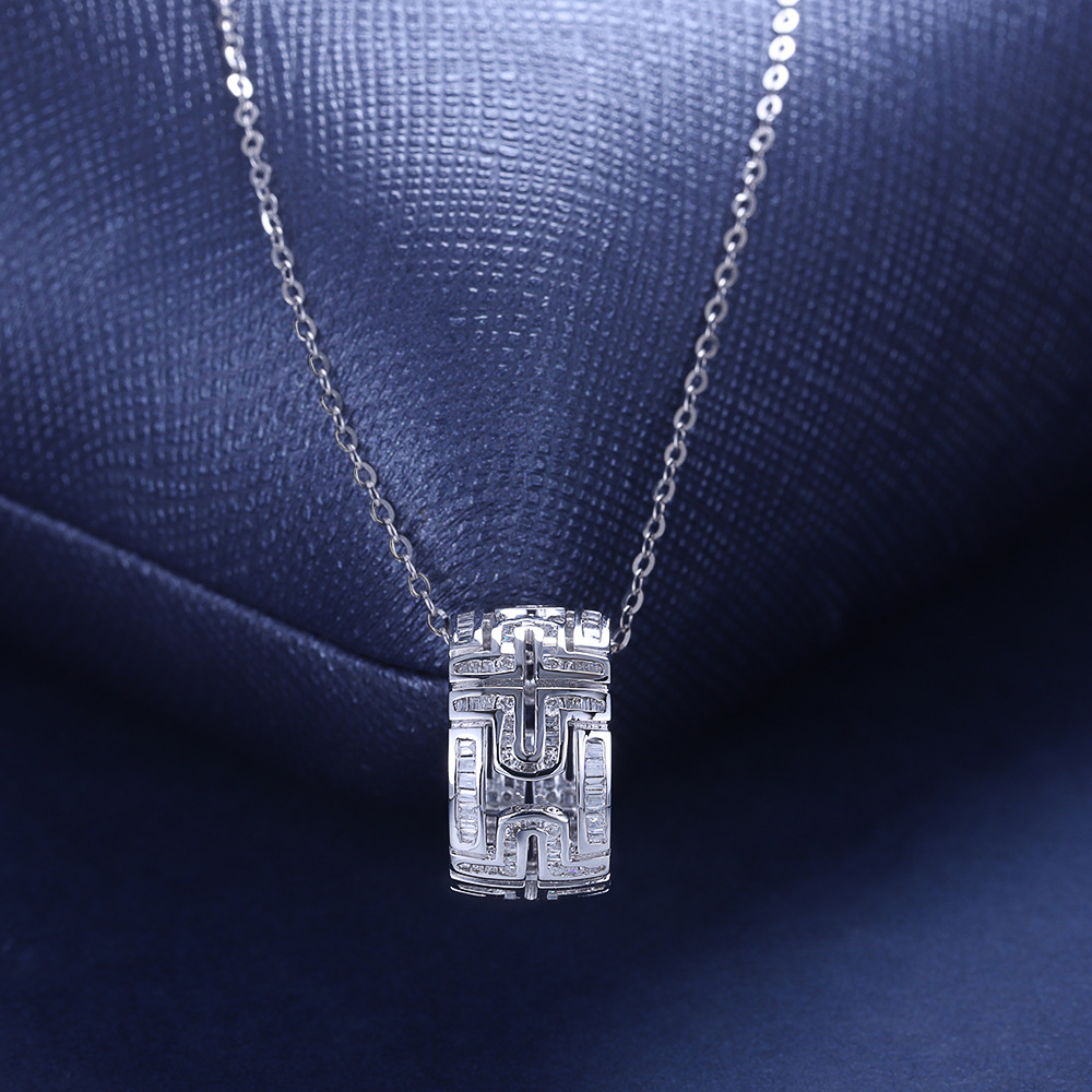 新款18k金梯方钻石女款路路通吊坠钻石35分左右(图中链加320元)