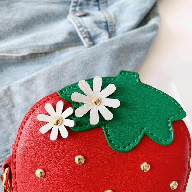 2020 Spring New Children's Bags Three-Dimensional Strawberry Pu Shoulder Bag Children Crossbody Accessory Bag Princess Coin Purse