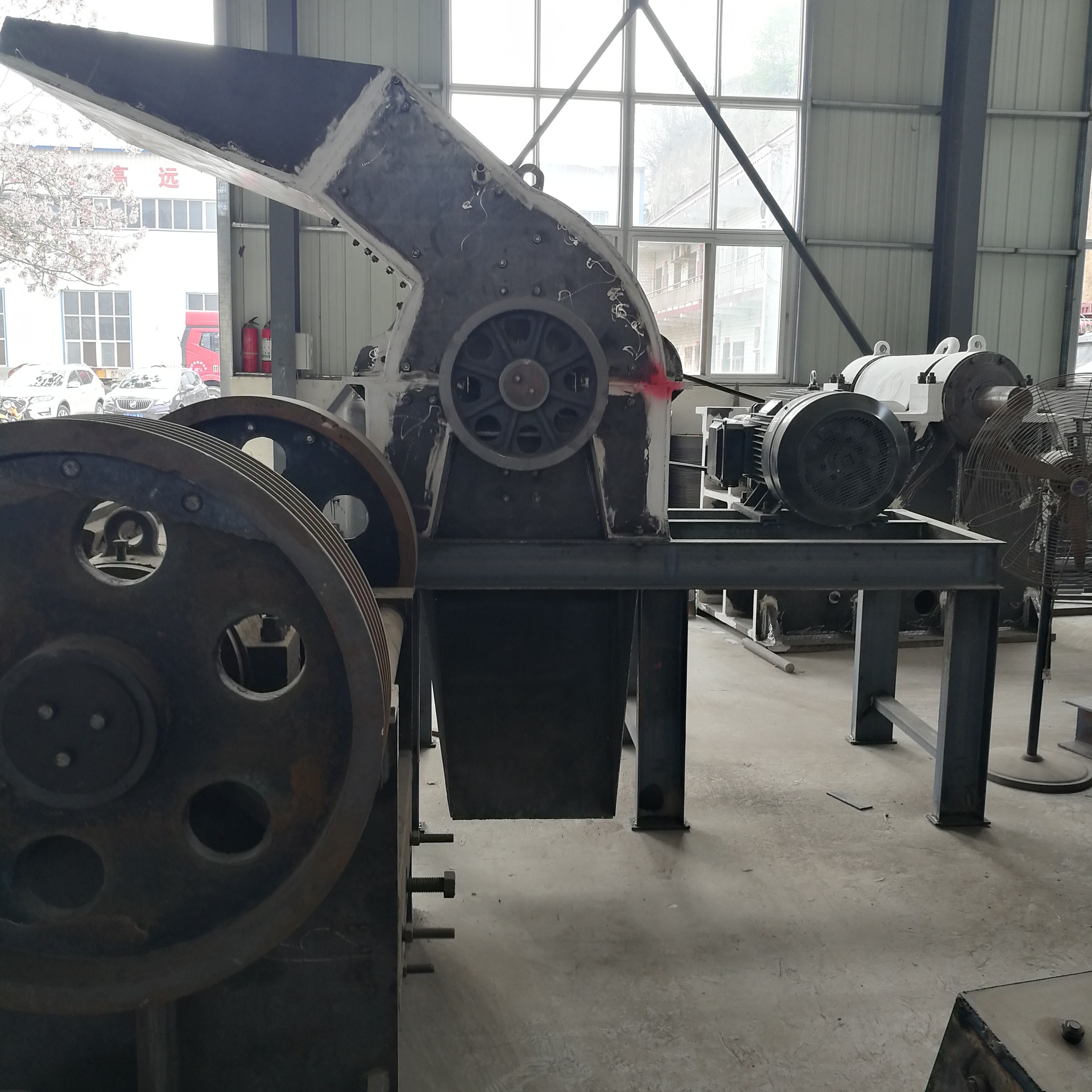 小型移动锤式碎石机 粉碎青石打沙机 移动式沙子破碎机价格