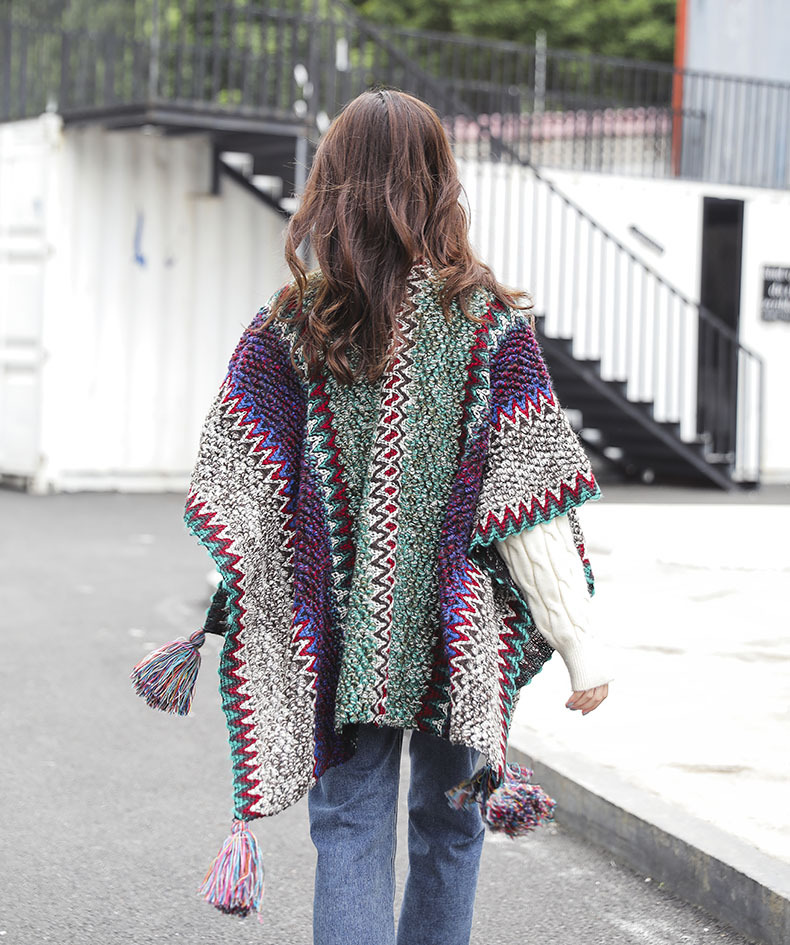 新款民族风斗篷披肩针织秋冬挂球围巾女大披风潮厂家直批一件代发