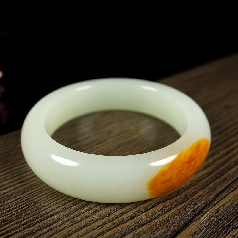 精品天然和田玉俄料带红油皮素面镯 复古玉石手镯 直播微商供货商