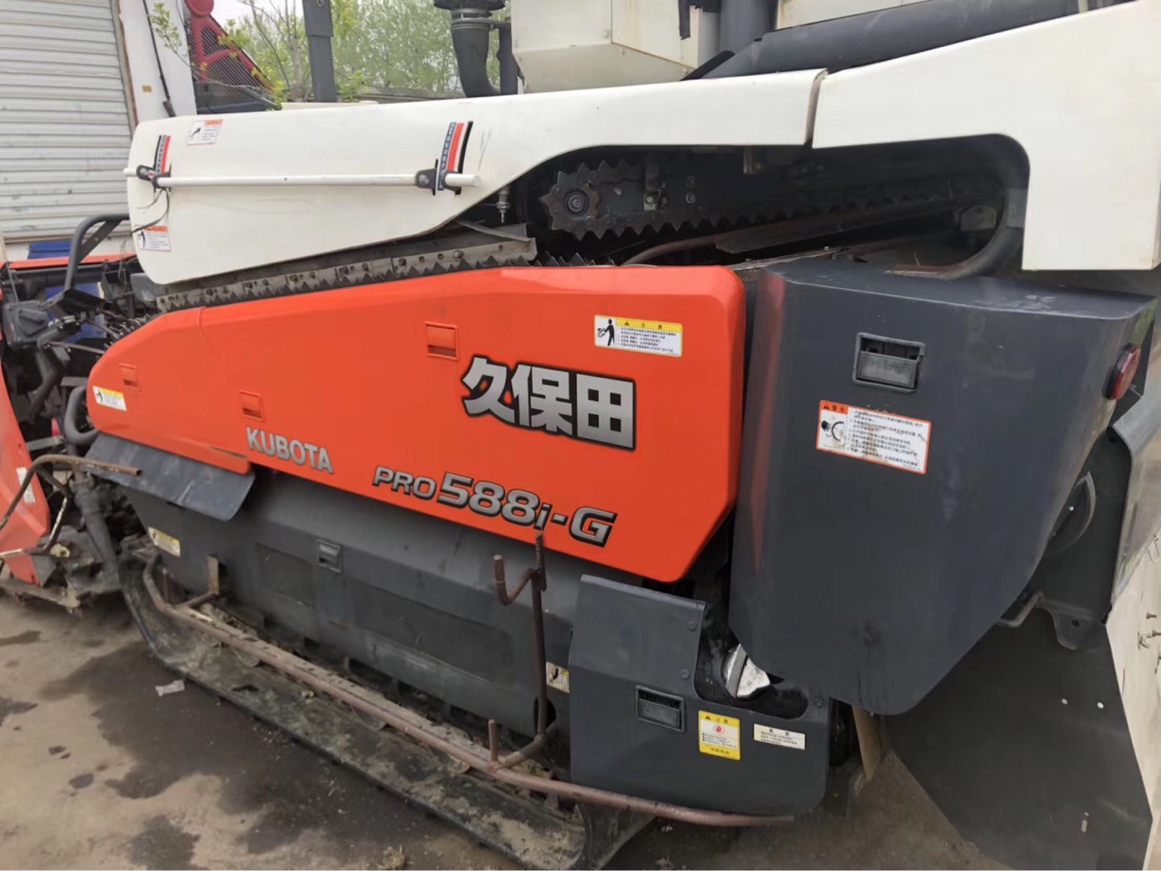 2017年久保田588履带谷物收获机