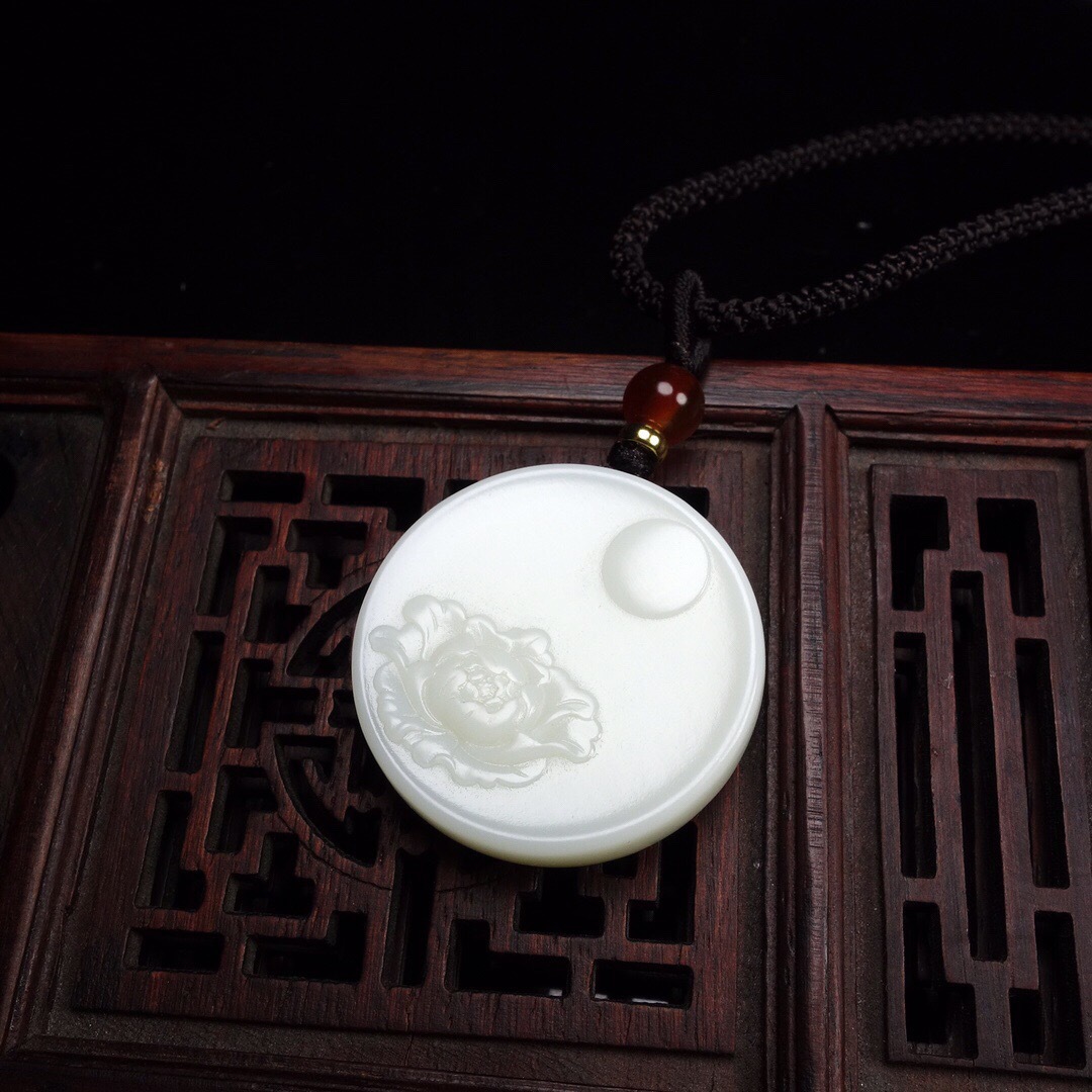 新疆保真和田玉花好月圆玉牌吊坠白玉圆形挂件牌子中秋礼品带证书