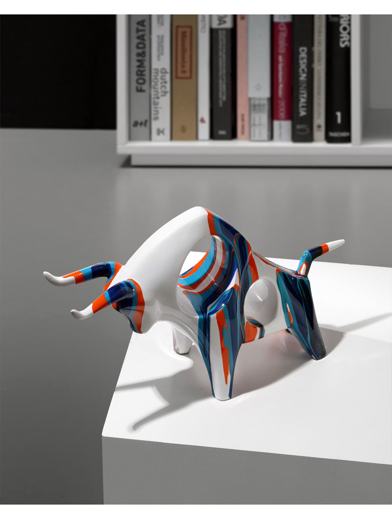 北欧艺术设计款创意牛摆件客厅玄关电视柜样板间轻奢家居软装饰品