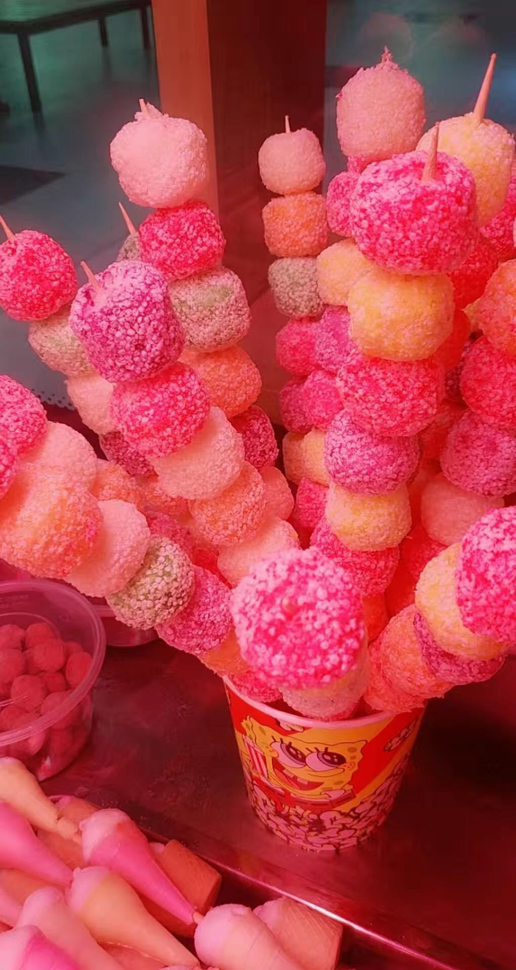 新品彩球糖五彩爆米花球冰激凌糖葫芦原料彩虹糖商超展会