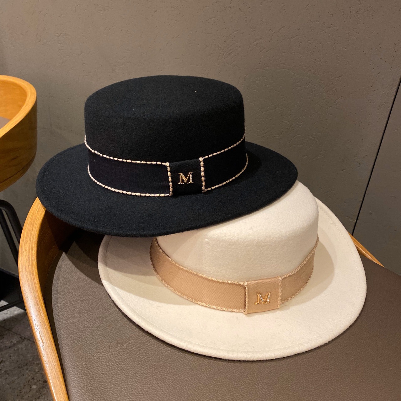 网红同款秋冬羊毛呢法式名媛白色平顶礼帽女英伦复古时尚赫本帽子